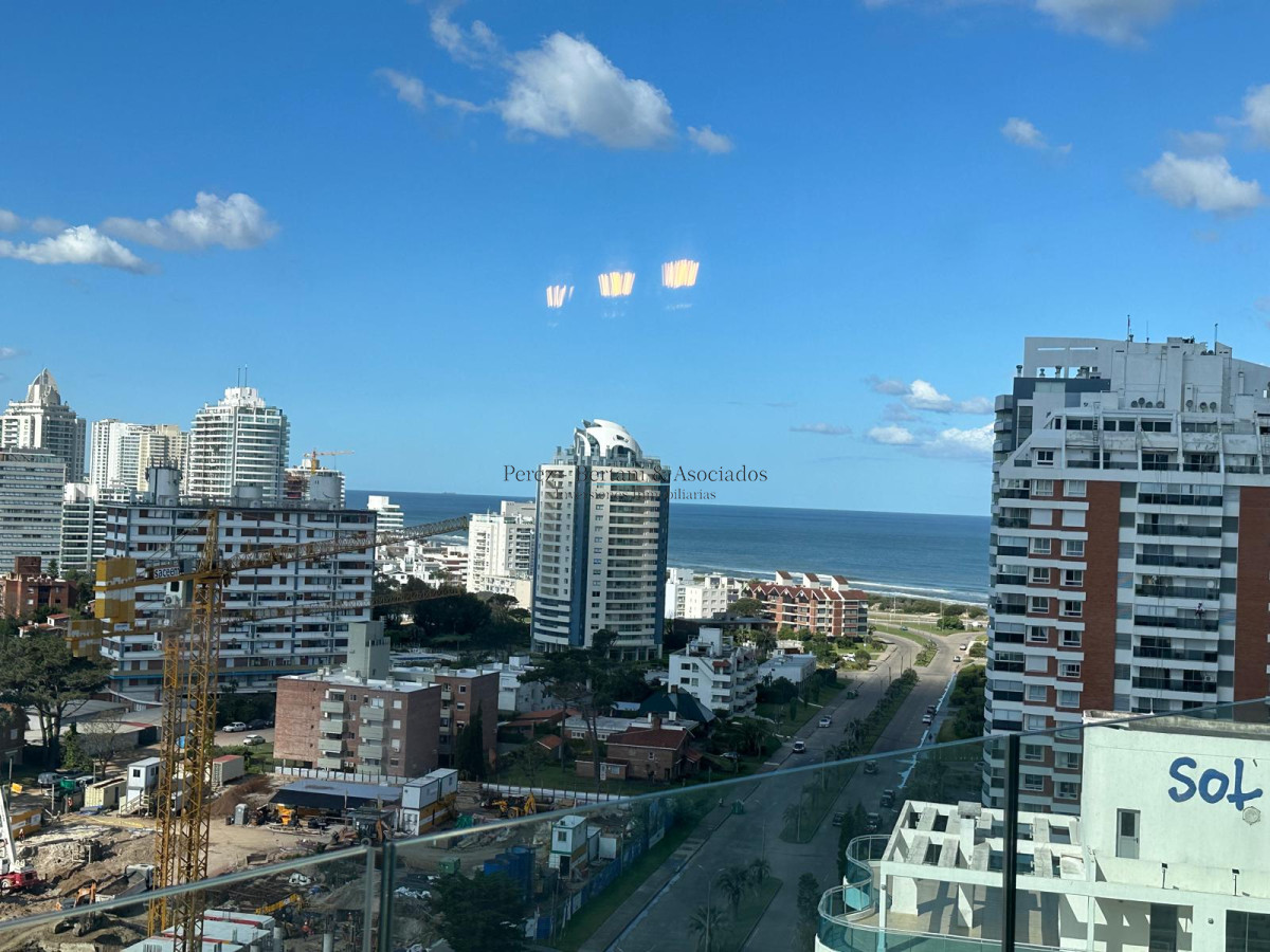Apartamento ID.913 - Venta Apartamento tres dormitorios en Artower
