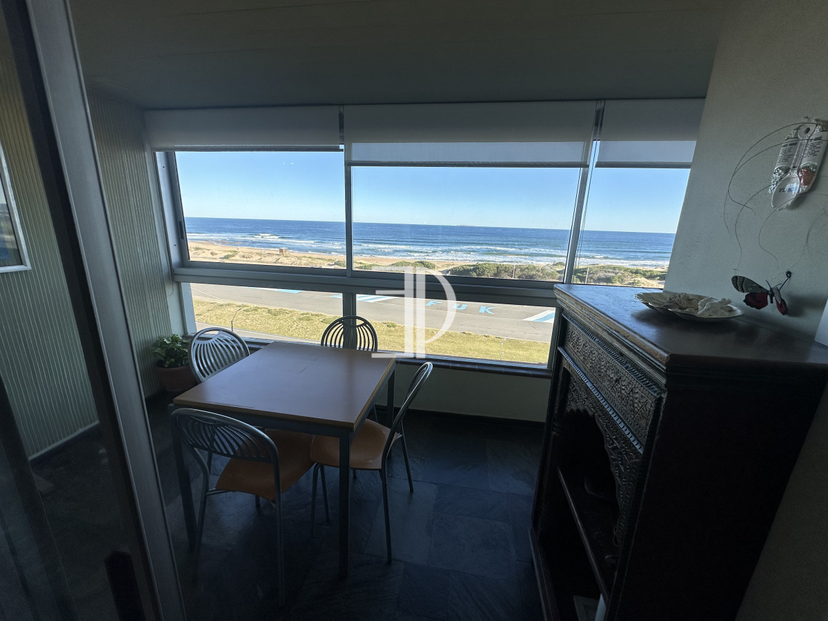 Apartamento ID.1264 - Venta de apartamento en primera linea dos dormitorios y dos baños en torre de categoría con la mejor vista.