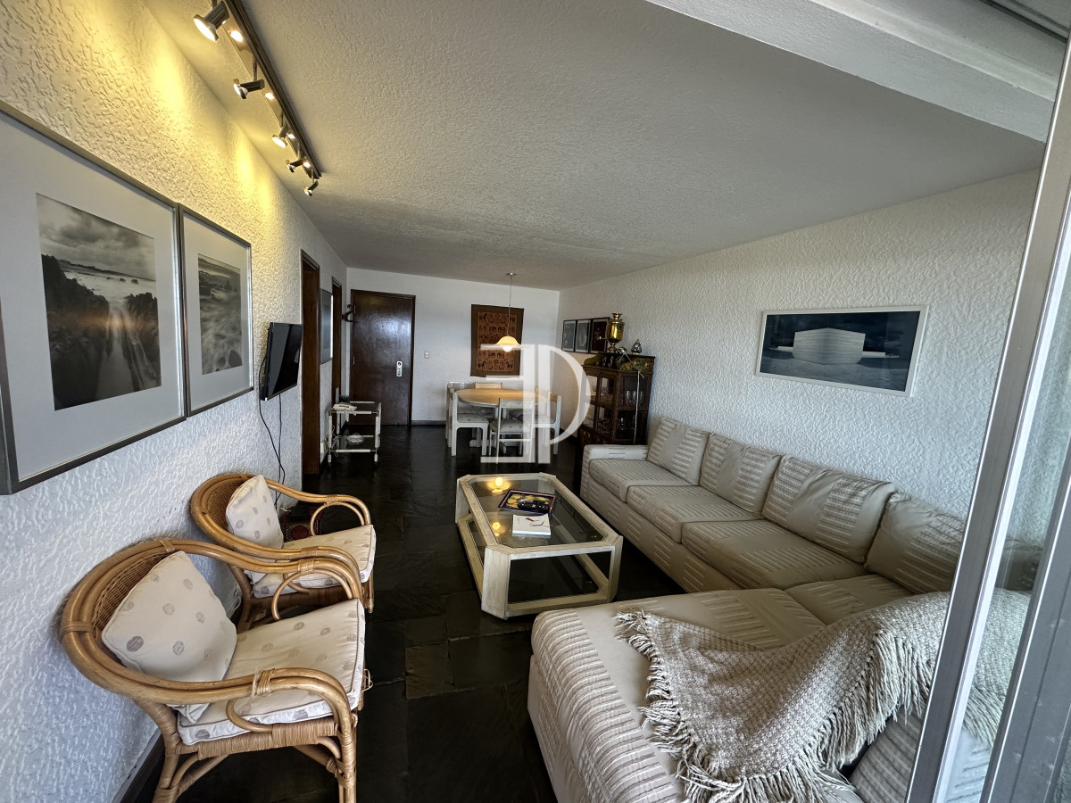 Apartamento ID.1264 - Venta de apartamento en primera linea dos dormitorios y dos baños en torre de categoría con la mejor vista.