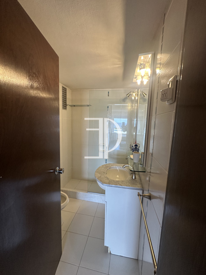 Apartamento ID.1264 - Venta de apartamento en primera linea dos dormitorios y dos baños en torre de categoría con la mejor vista.