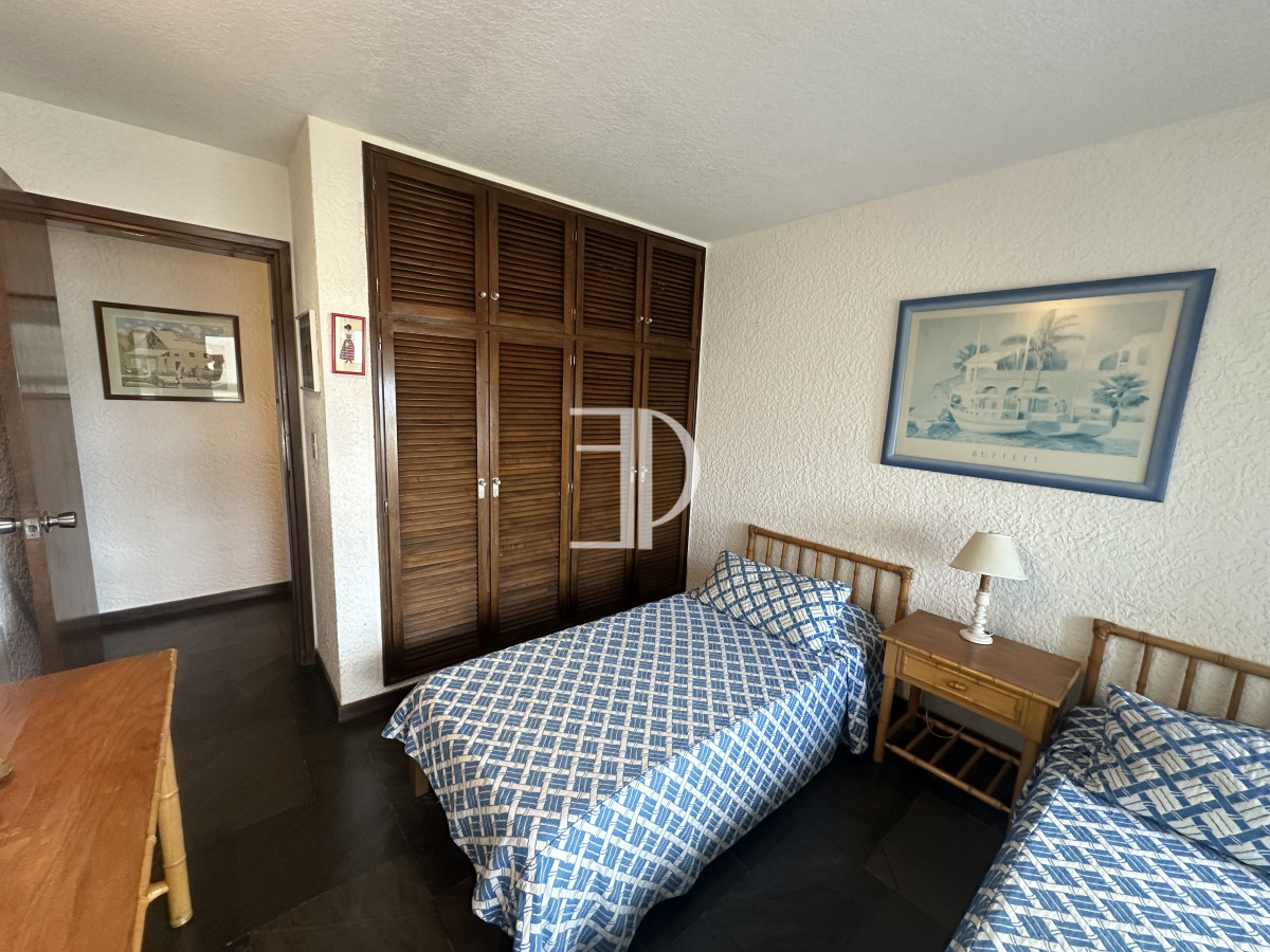 Apartamento ID.1264 - Venta de apartamento en primera linea dos dormitorios y dos baños en torre de categoría con la mejor vista.
