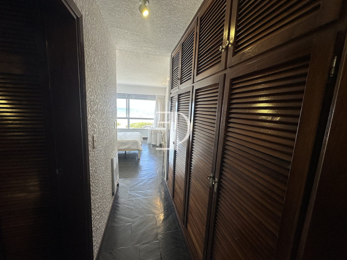 Apartamento ID.1264 - Venta de apartamento en primera linea dos dormitorios y dos baños en torre de categoría con la mejor vista.
