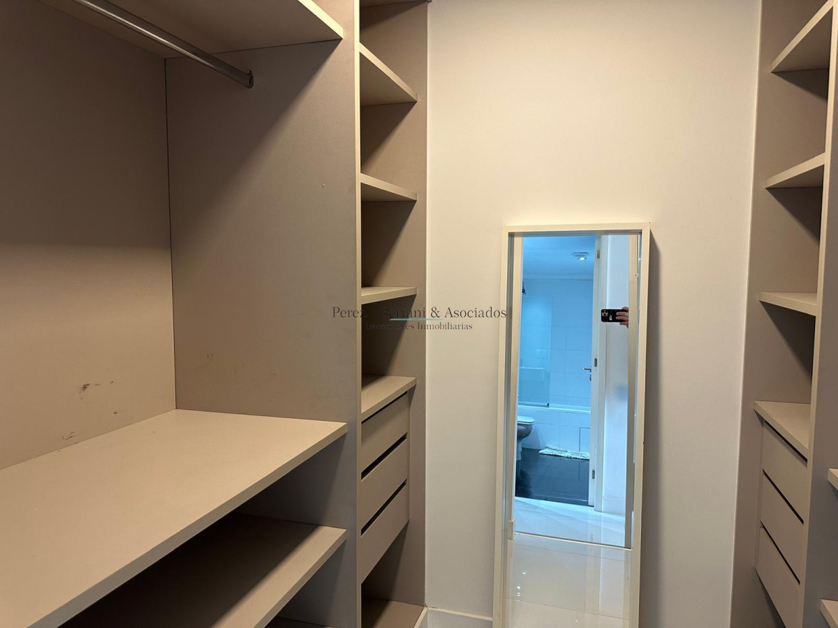 Apartamento ID.911 - Venta de hermoso a apartamento de tres dormitorios en torre con excelente ubicación en Punta del este en torre premium. 