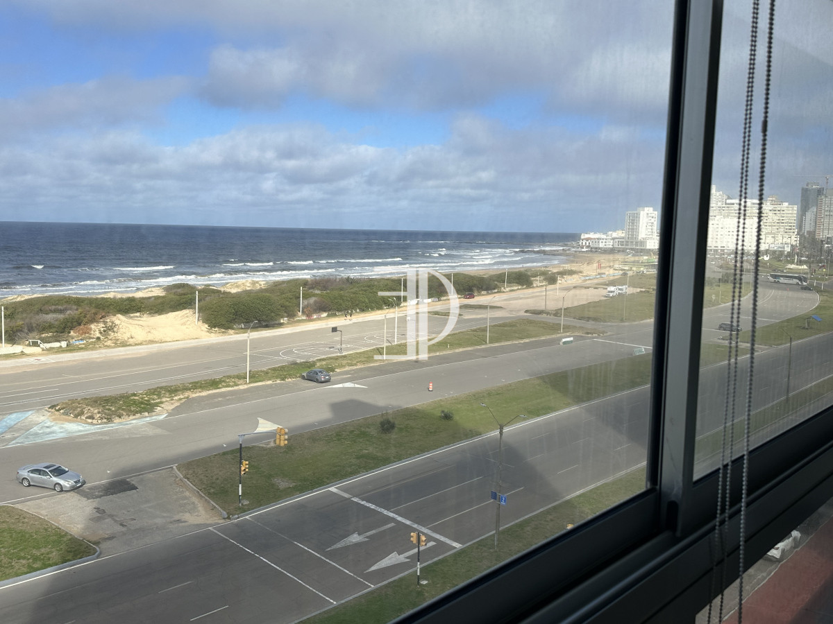 Apartamento ID.1264 - Venta de apartamento en primera linea dos dormitorios y dos baños en torre de categoría con la mejor vista.