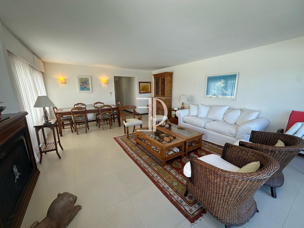 Apartamento ID.1181 - Venta Apartamento  3 dm zona Peninsula