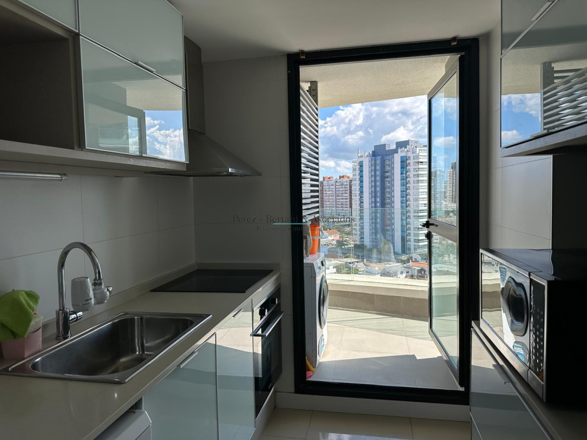 Apartamento ID.911 - Venta de hermoso a apartamento de tres dormitorios en torre con excelente ubicación en Punta del este en torre premium. 