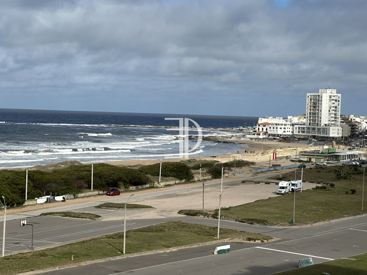 Apartamento ID.1264 - Venta de apartamento en primera linea dos dormitorios y dos baños en torre de categoría con la mejor vista.