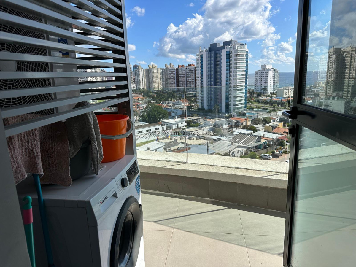 Apartamento ID.911 - Venta de hermoso a apartamento de tres dormitorios en torre con excelente ubicación en Punta del este en torre premium. 