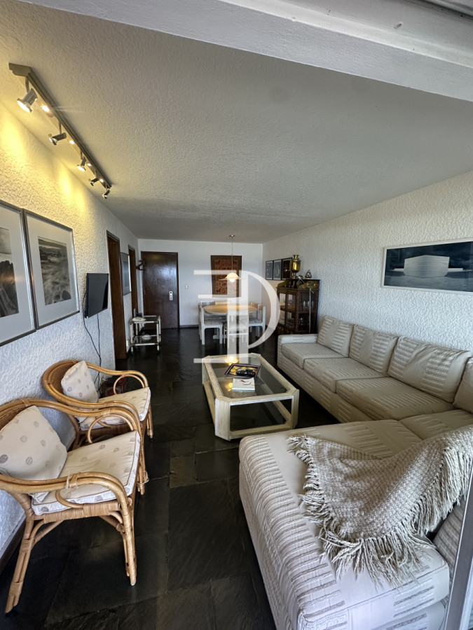 Apartamento ID.1264 - Venta de apartamento en primera linea dos dormitorios y dos baños en torre de categoría con la mejor vista.