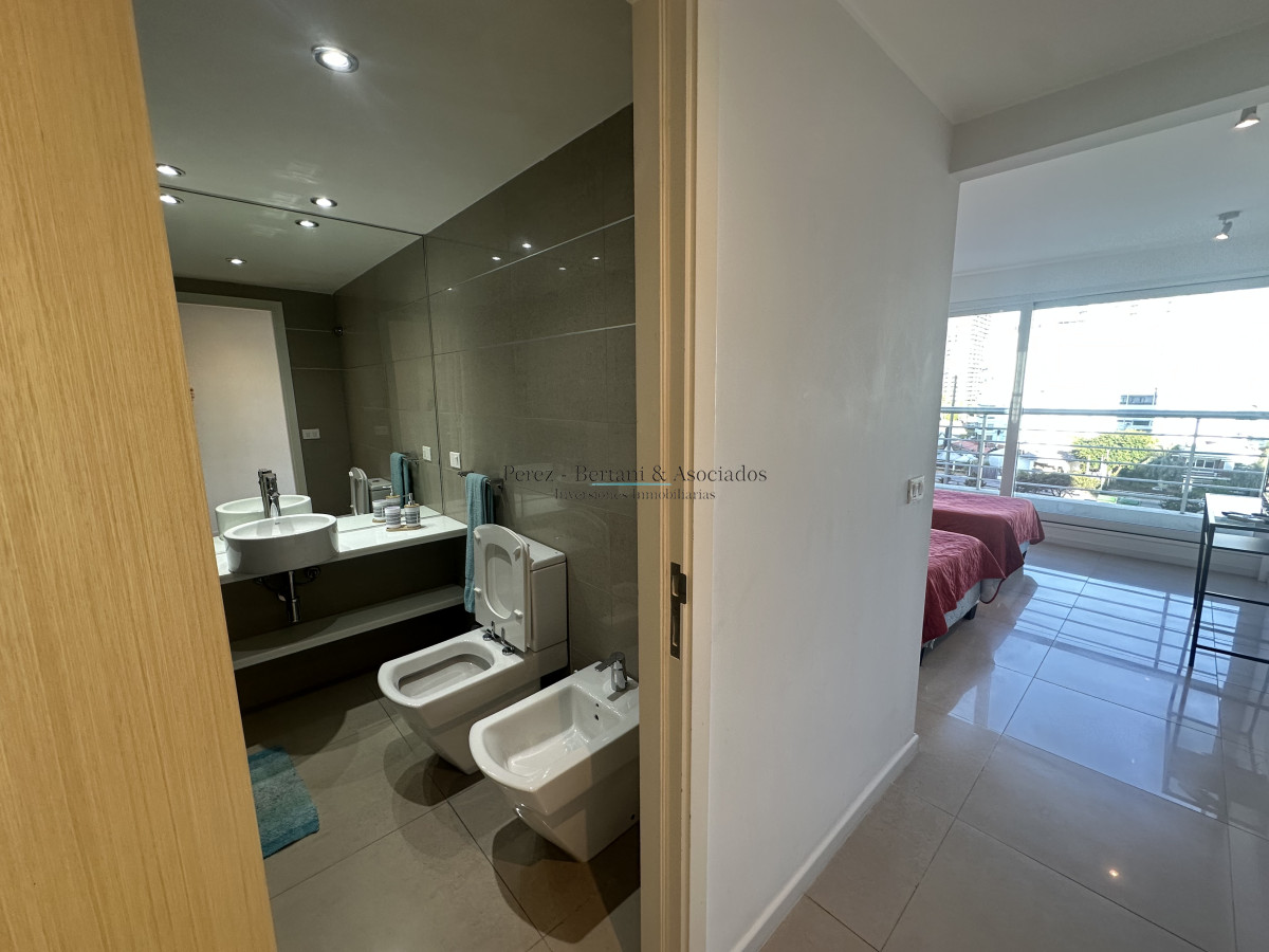 Apartamento ID.1386 - Venta y Alquiler Temporario de apartamento en la mejor ubicación en Punta del Este