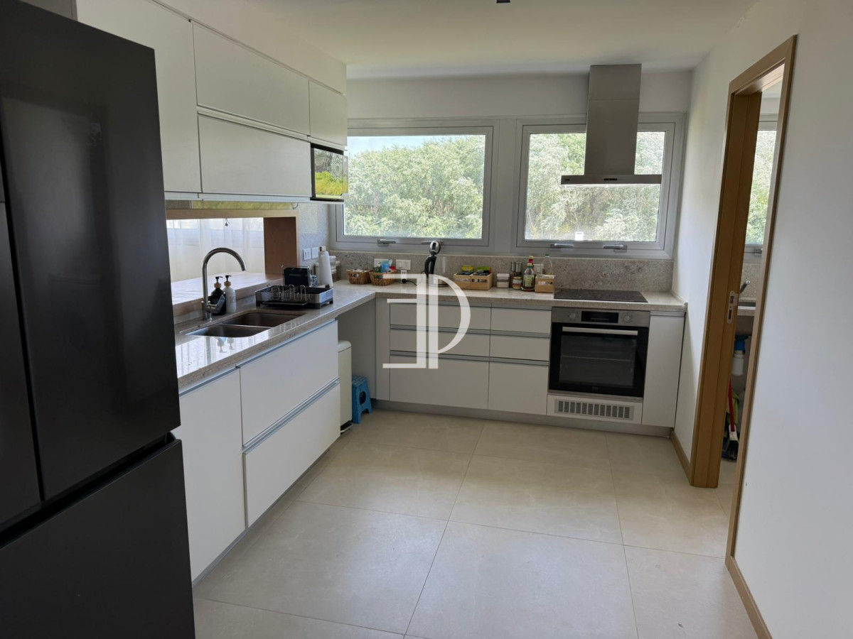 Apartamento ID.1336 - Alquiler apartamento primera linea playa brava