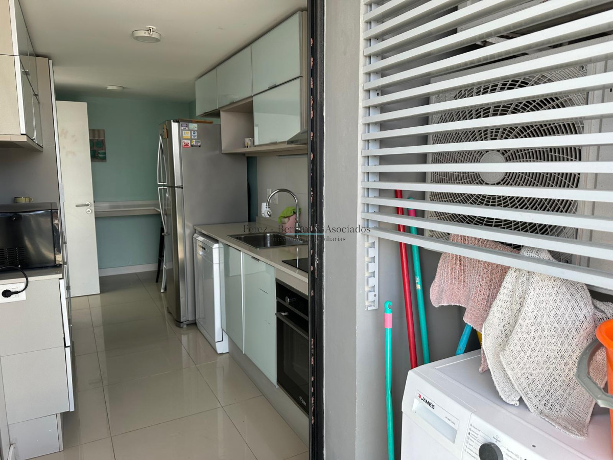 Apartamento ID.911 - Venta de hermoso a apartamento de tres dormitorios en torre con excelente ubicación en Punta del este en torre premium. 