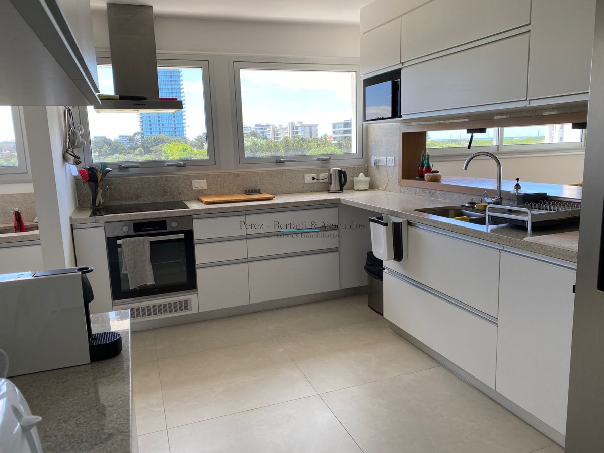 Apartamento ID.824 - Venta y Alquiler Apartamento 3 dormitorios Torre con amenities Playa Brava