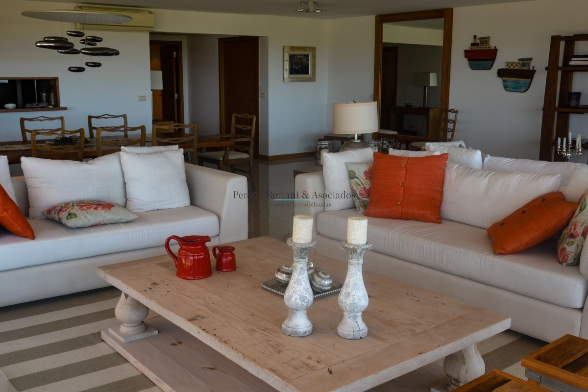 Apartamento ID.169 - Venta Apartamento 3 dormitorios y servicio Primera linea Playa Brava Complejo con amenities y espacio verde