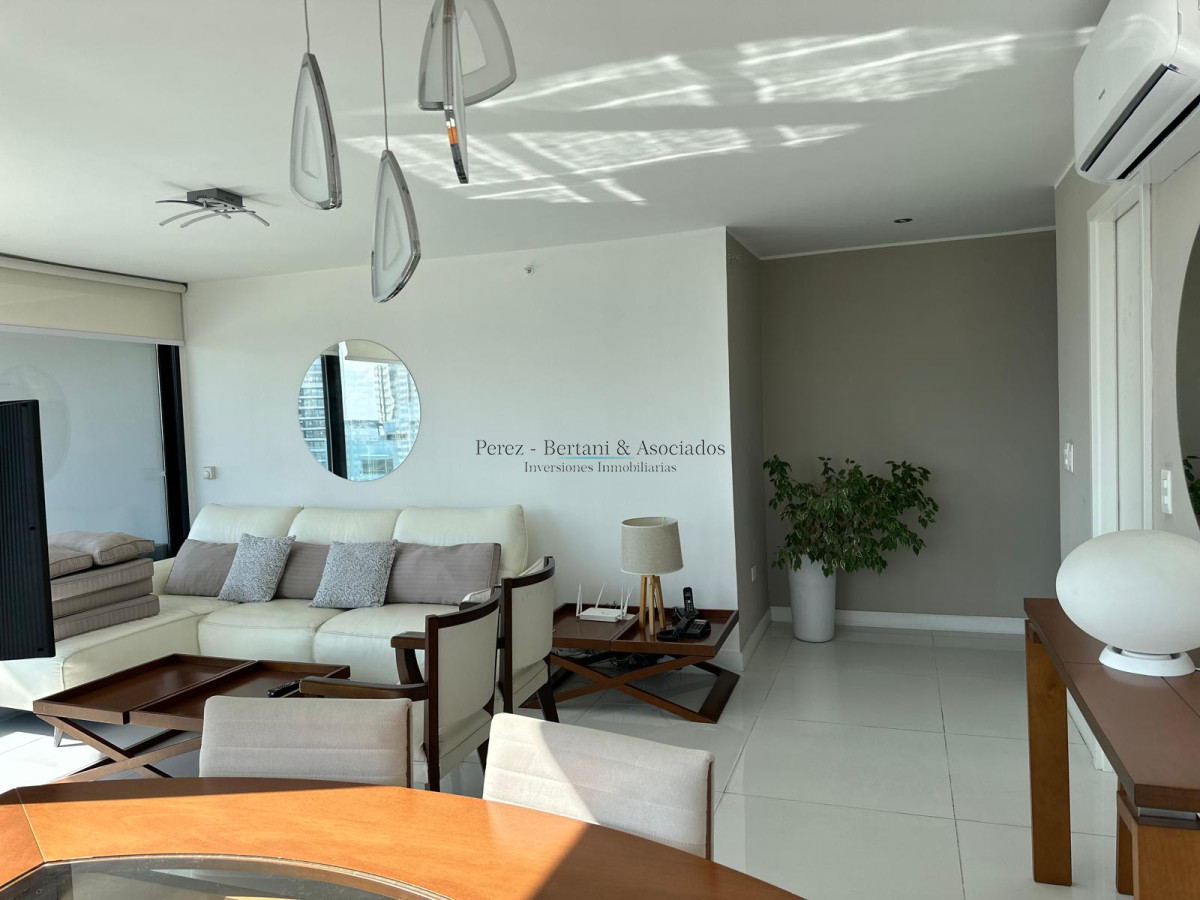 Apartamento ID.911 - Venta de hermoso a apartamento de tres dormitorios en torre con excelente ubicación en Punta del este en torre premium. 