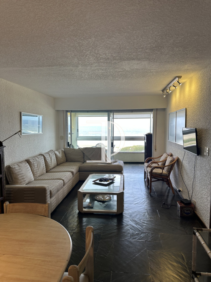 Apartamento ID.1264 - Venta de apartamento en primera linea dos dormitorios y dos baños en torre de categoría con la mejor vista.