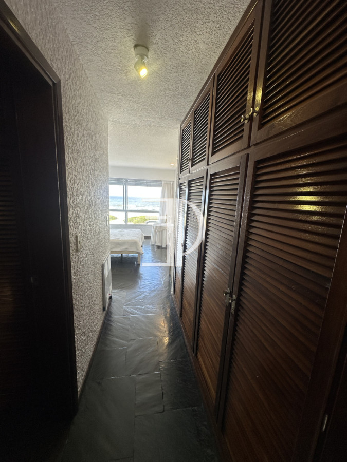 Apartamento ID.1264 - Venta de apartamento en primera linea dos dormitorios y dos baños en torre de categoría con la mejor vista.