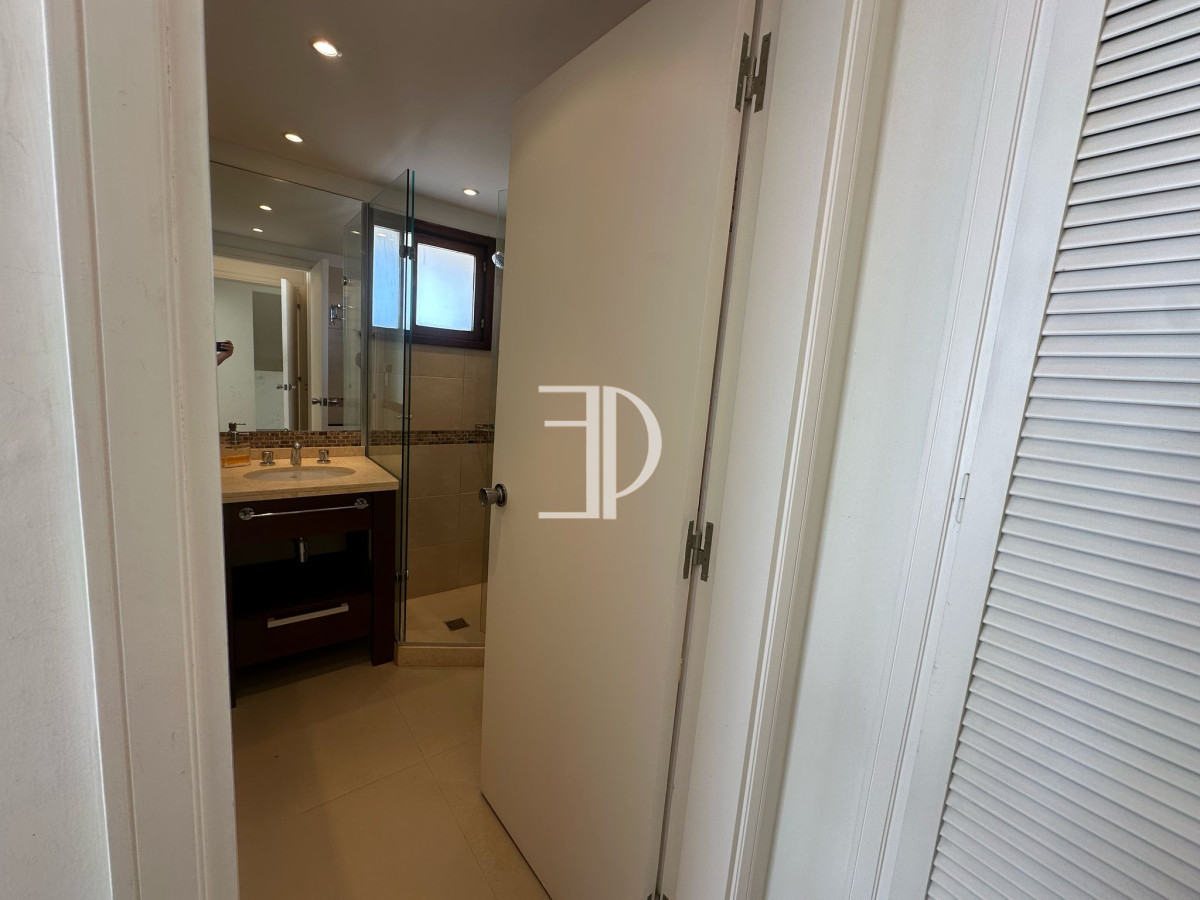 Apartamento ID.1181 - Venta Apartamento  3 dm zona Peninsula