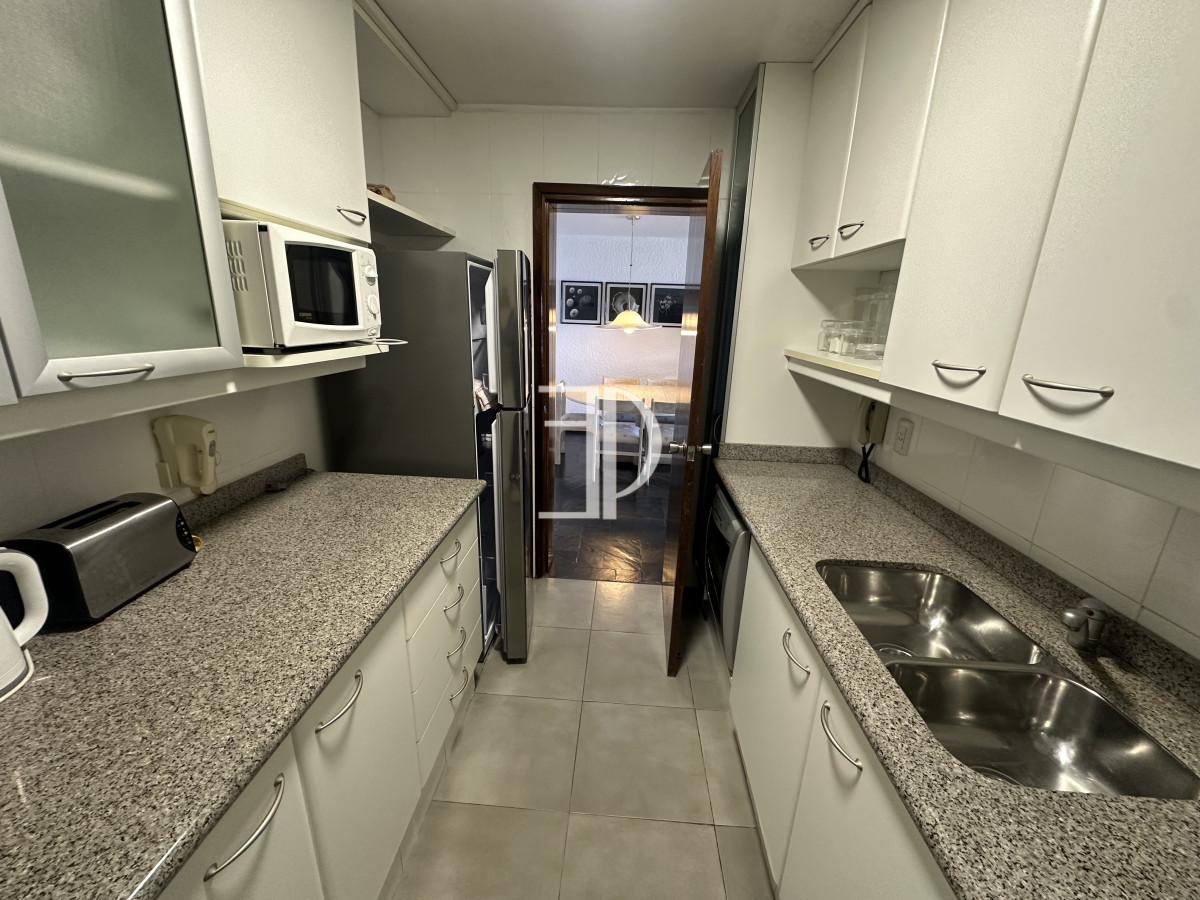 Apartamento ID.1264 - Venta de apartamento en primera linea dos dormitorios y dos baños en torre de categoría con la mejor vista.