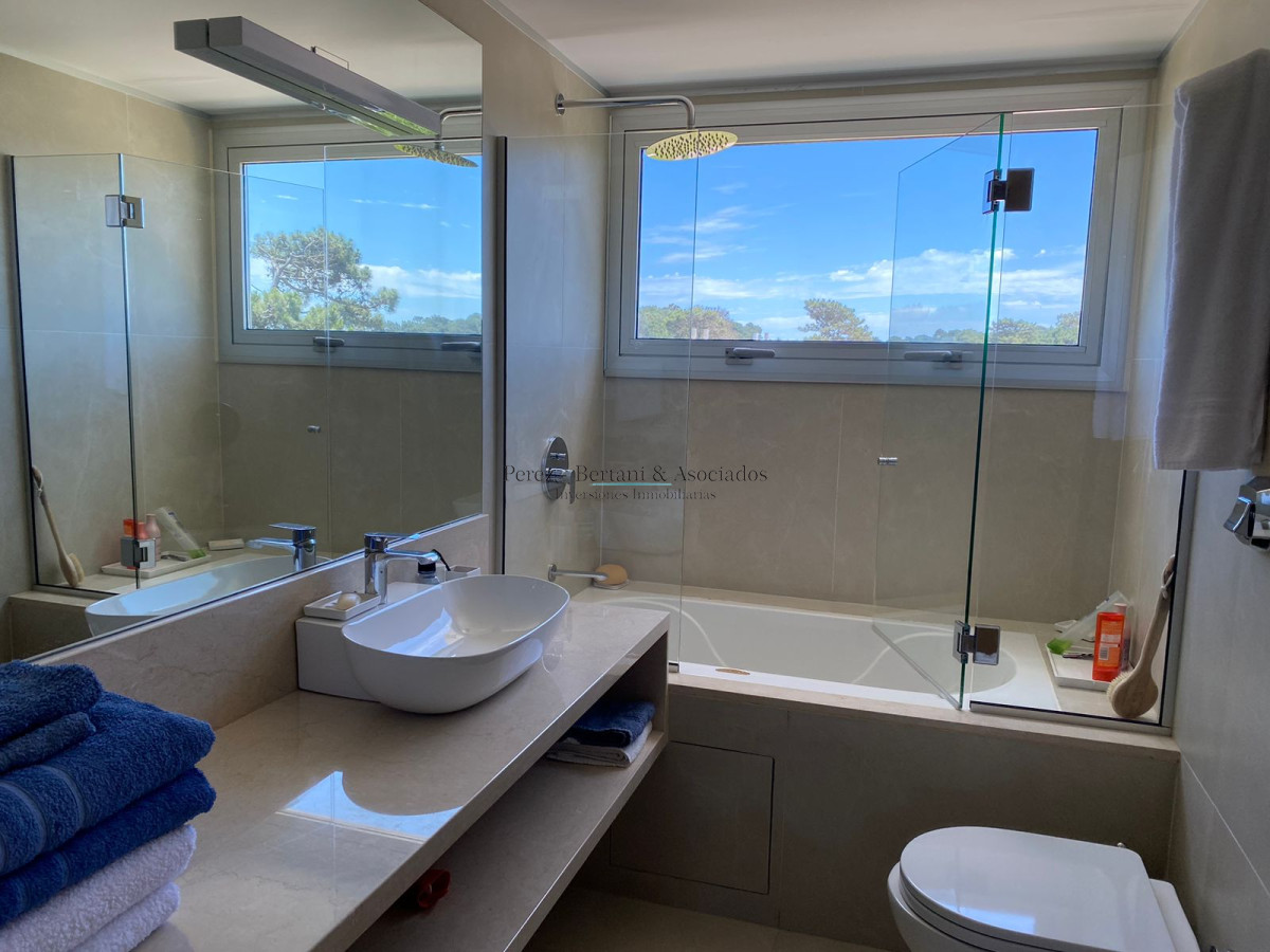 Apartamento ID.824 - Venta y Alquiler Apartamento 3 dormitorios Torre con amenities Playa Brava