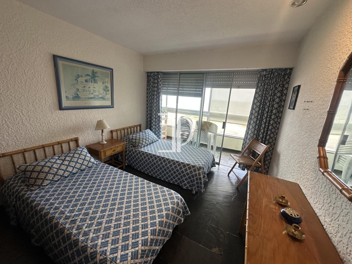 Apartamento ID.1264 - Venta de apartamento en primera linea dos dormitorios y dos baños en torre de categoría con la mejor vista.