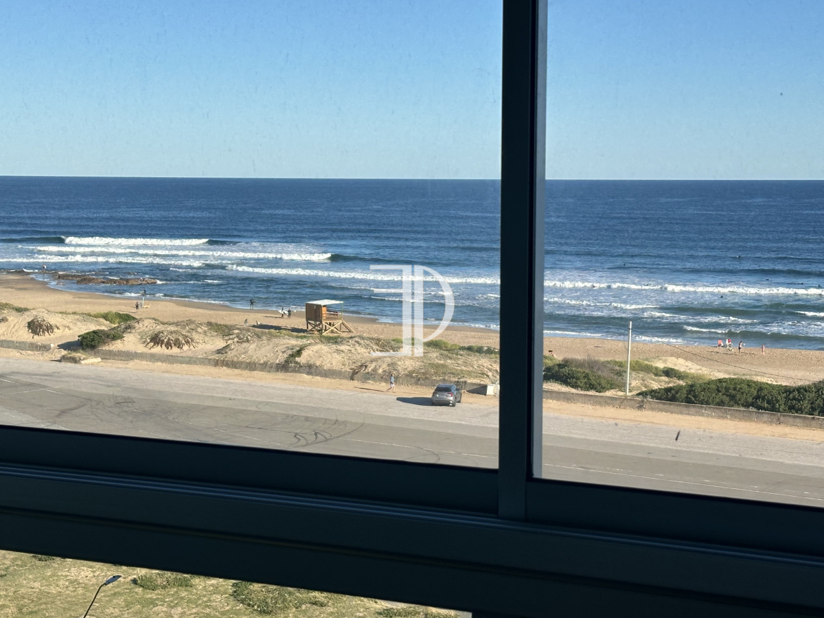 Apartamento ID.1264 - Venta de apartamento en primera linea dos dormitorios y dos baños en torre de categoría con la mejor vista.