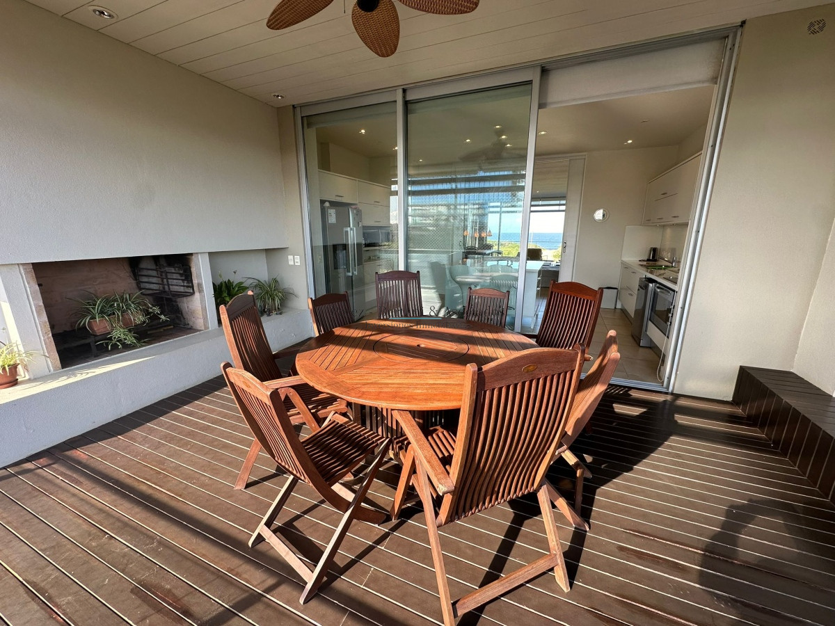 Apartamento ID.583 - Venta Apartamento Primera Linea Playa Brava 3 dormitorios y servicio 