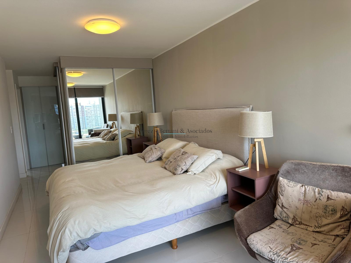 Apartamento ID.911 - Venta de hermoso a apartamento de tres dormitorios en torre con excelente ubicación en Punta del este en torre premium. 