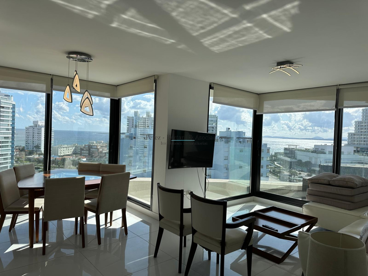 Apartamento ID.911 - Venta de hermoso a apartamento de tres dormitorios en torre con excelente ubicación en Punta del este en torre premium. 