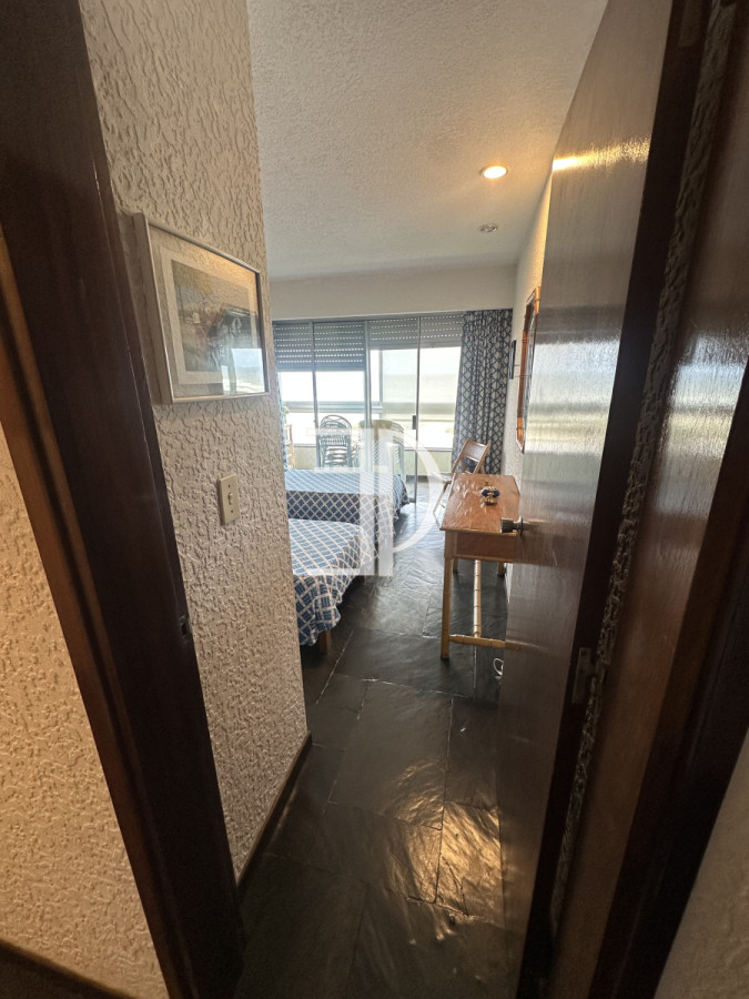 Apartamento ID.1264 - Venta de apartamento en primera linea dos dormitorios y dos baños en torre de categoría con la mejor vista.