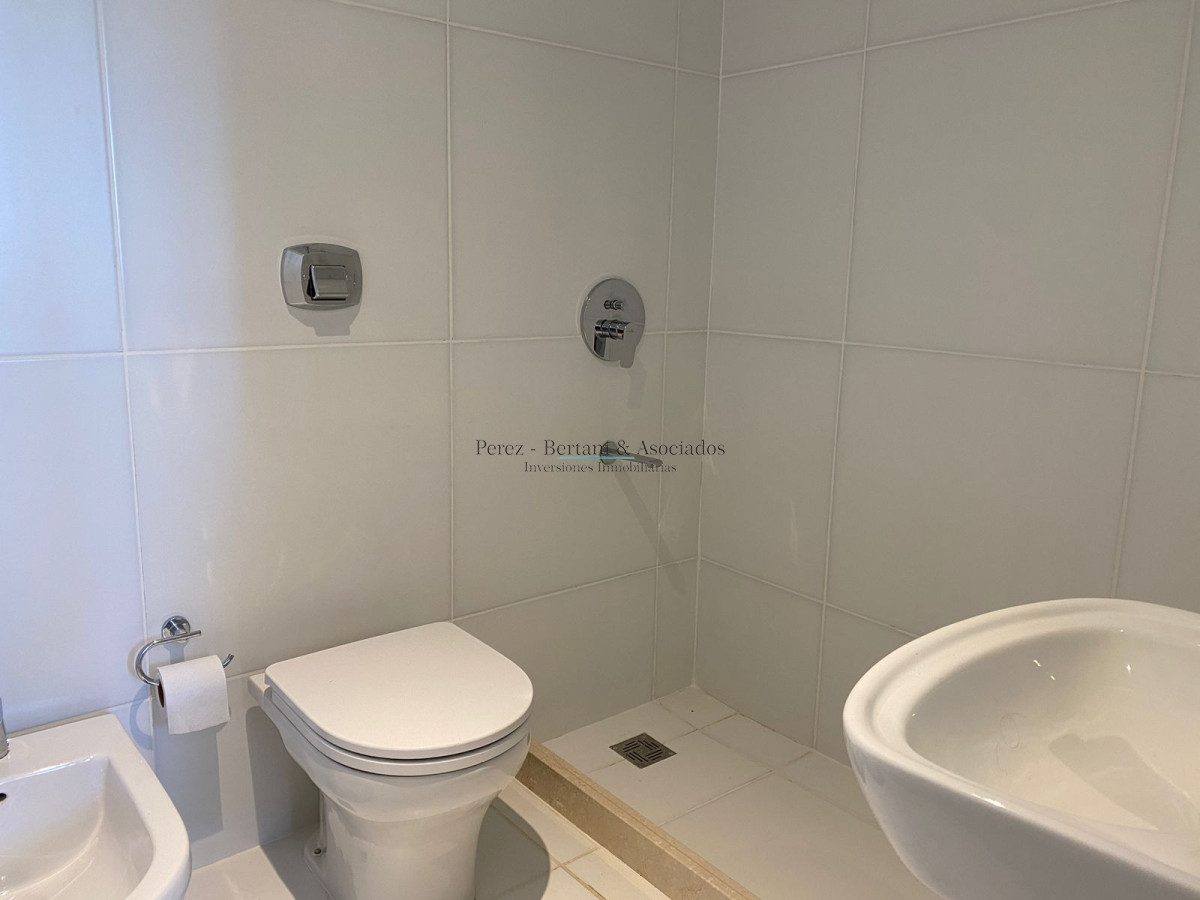 Apartamento ID.824 - Venta y Alquiler Apartamento 3 dormitorios Torre con amenities Playa Brava