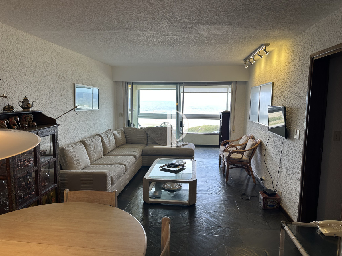 Apartamento ID.1264 - Venta de apartamento en primera linea dos dormitorios y dos baños en torre de categoría con la mejor vista.