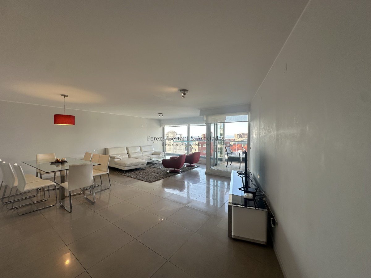 Apartamento ID.1386 - Venta y Alquiler Temporario de apartamento en la mejor ubicación en Punta del Este