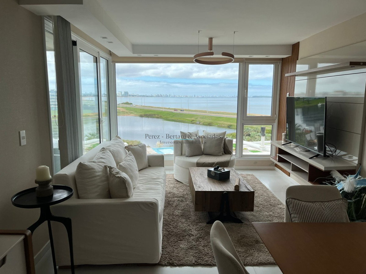 Apartamento ID.184 - Venta Apartamento 3 dormitorios ,con parrillero propio  Primera linea Playa Mansa, Torre con amenities