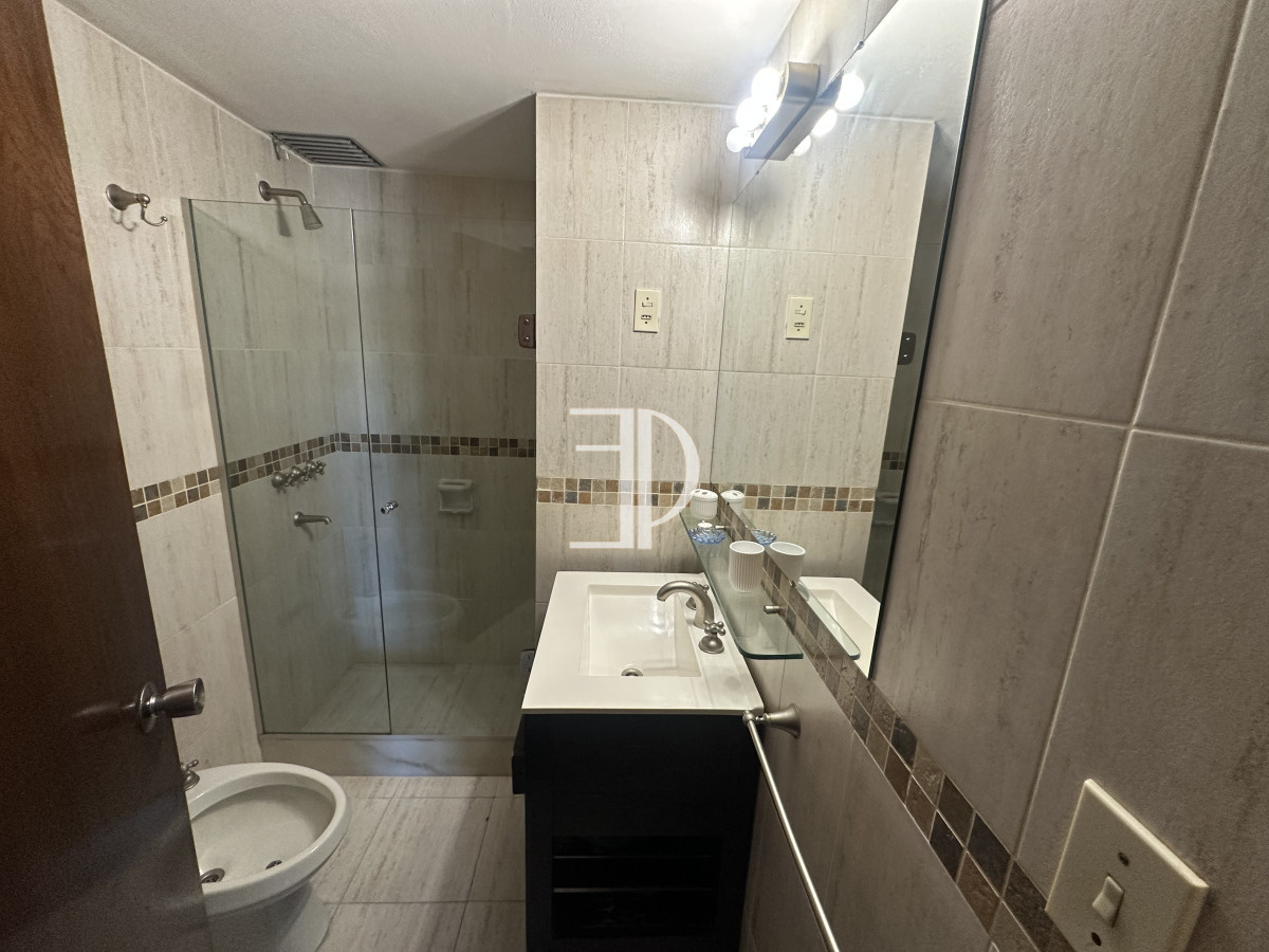Apartamento ID.1264 - Venta de apartamento en primera linea dos dormitorios y dos baños en torre de categoría con la mejor vista.