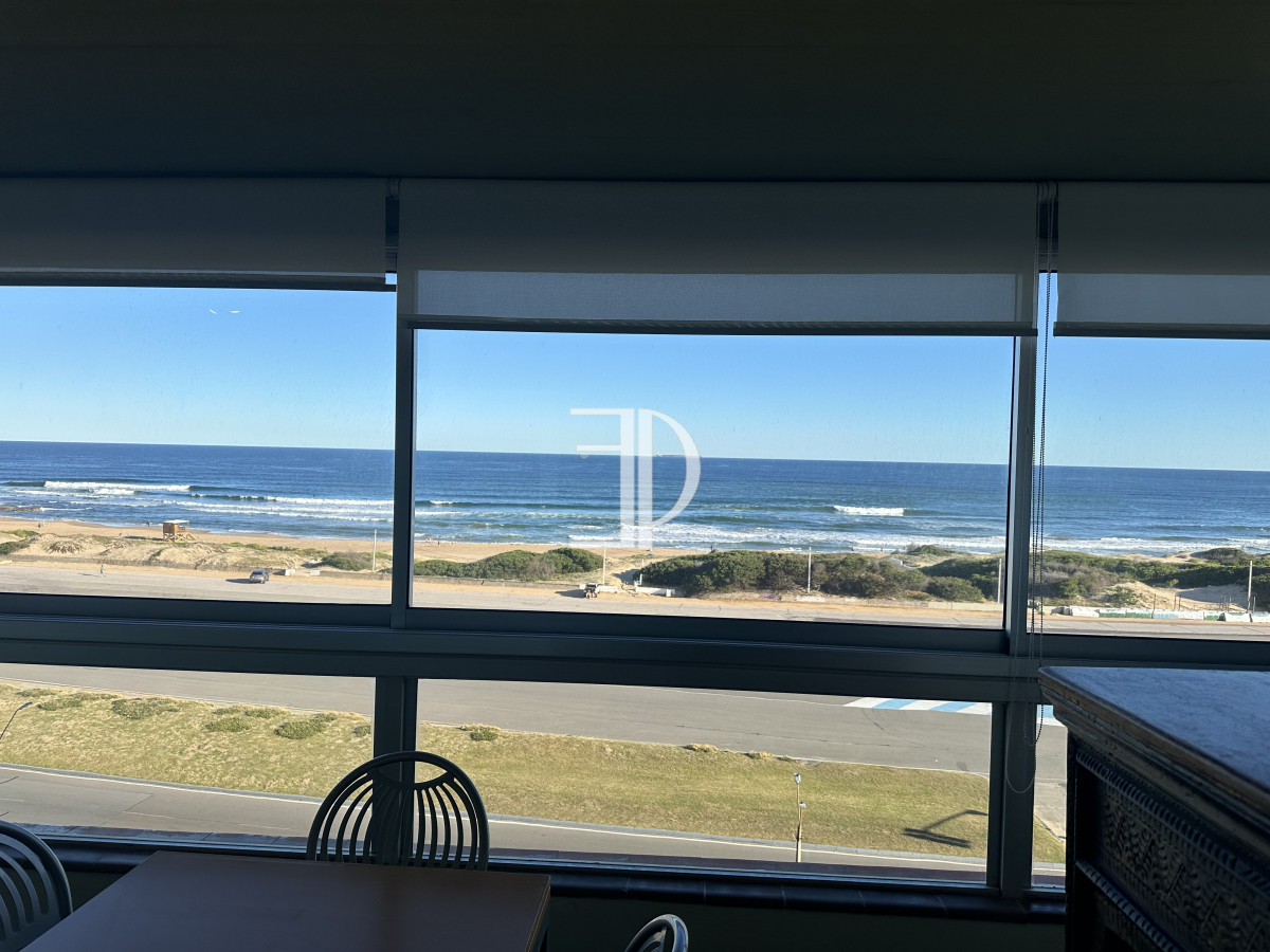 Apartamento ID.1264 - Venta de apartamento en primera linea dos dormitorios y dos baños en torre de categoría con la mejor vista.