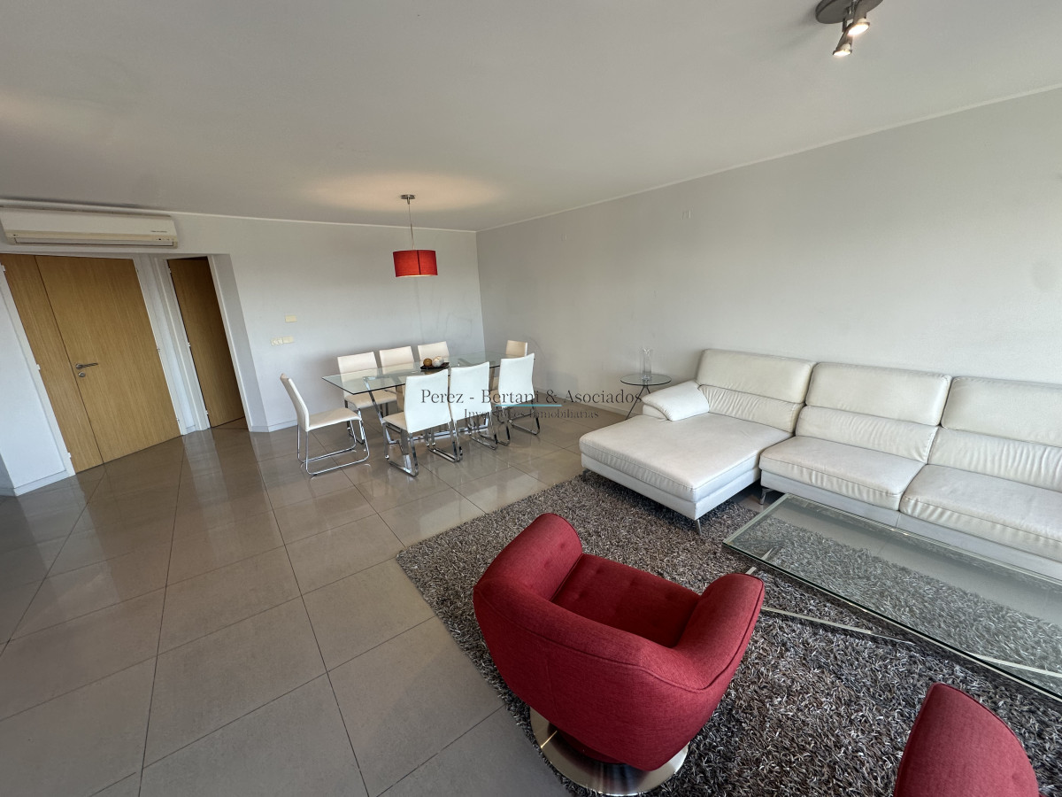 Apartamento ID.1386 - Venta y Alquiler Temporario de apartamento en la mejor ubicación en Punta del Este