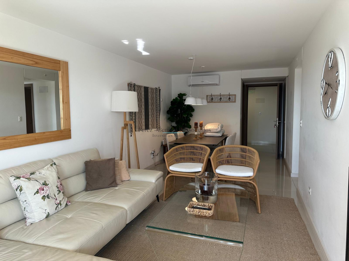 Apartamento ID.917 - Venta y Alquiler temporario hermoso apartamento a 50 mas de playa Brava