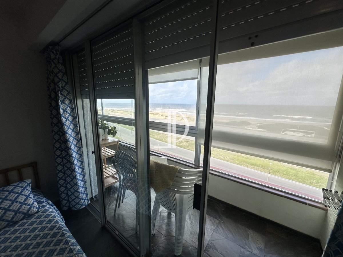 Apartamento ID.1264 - Venta de apartamento en primera linea dos dormitorios y dos baños en torre de categoría con la mejor vista.