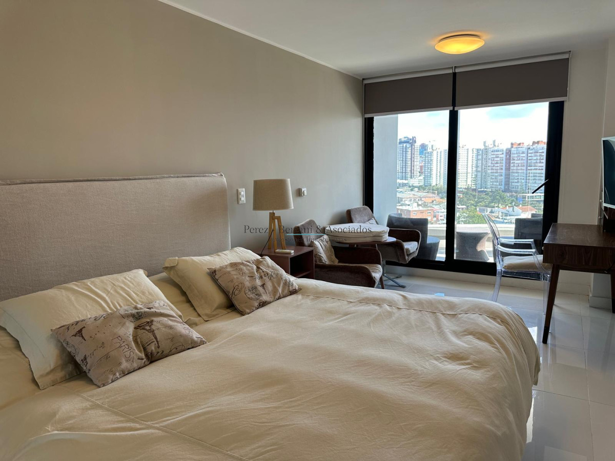 Apartamento ID.911 - Venta de hermoso a apartamento de tres dormitorios en torre con excelente ubicación en Punta del este en torre premium. 