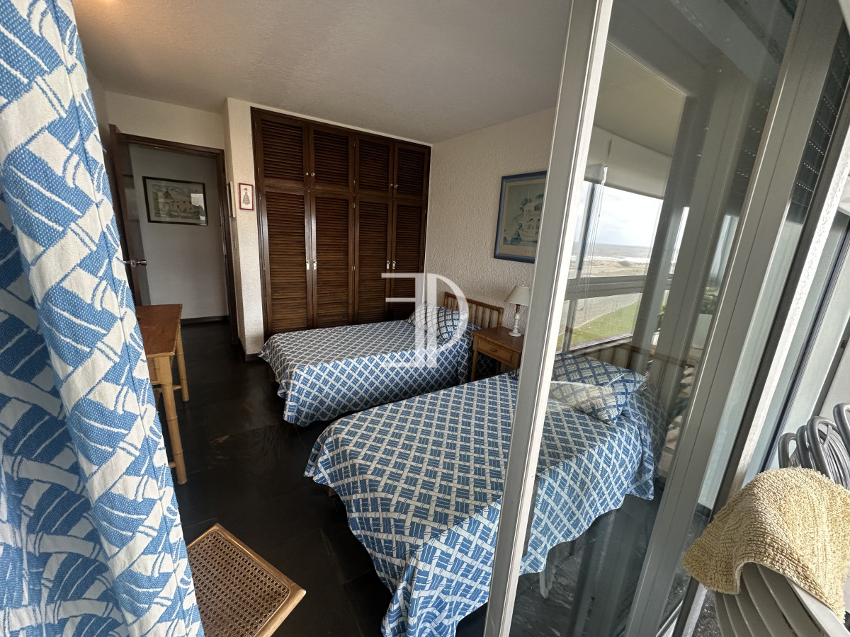 Apartamento ID.1264 - Venta de apartamento en primera linea dos dormitorios y dos baños en torre de categoría con la mejor vista.