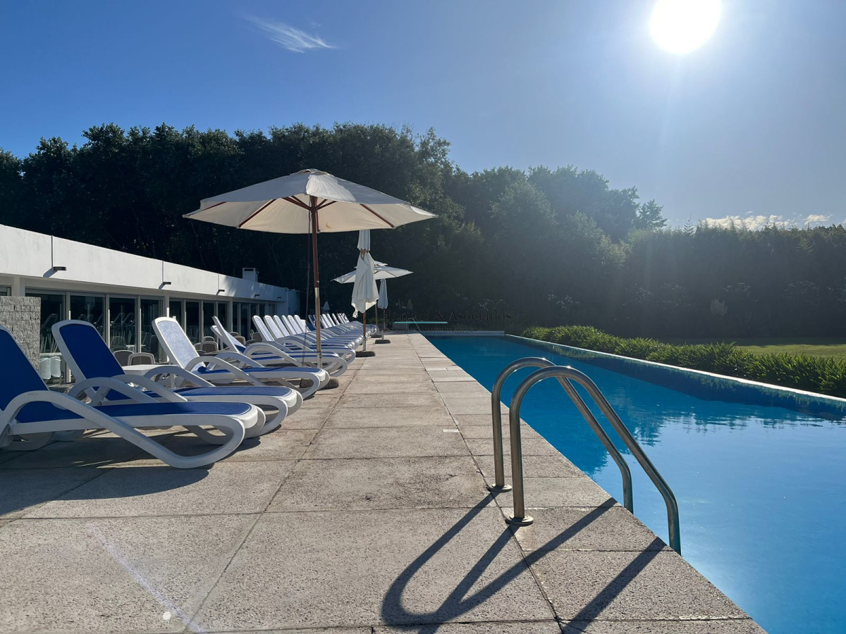 Apartamento ID.169 - Venta Apartamento 3 dormitorios y servicio Primera linea Playa Brava Complejo con amenities y espacio verde