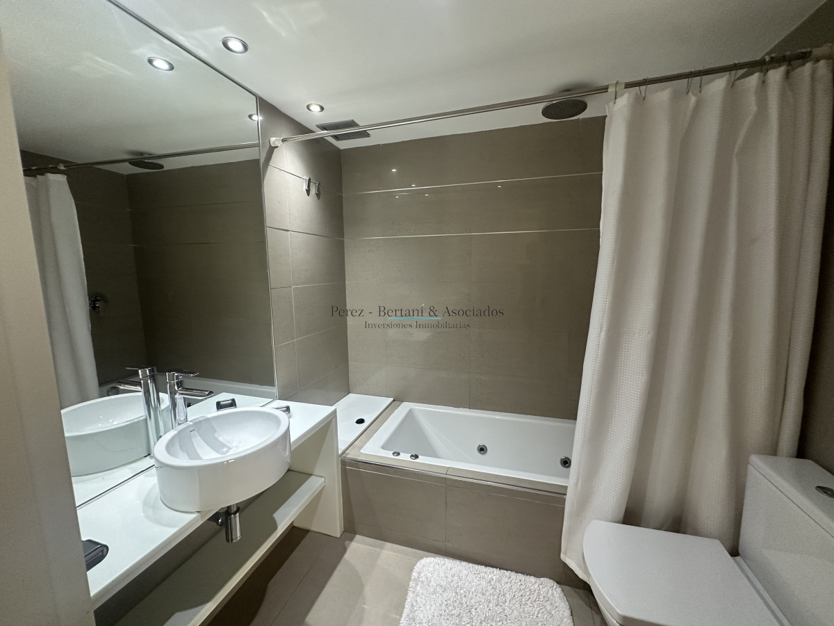 Apartamento ID.1386 - Venta y Alquiler Temporario de apartamento en la mejor ubicación en Punta del Este