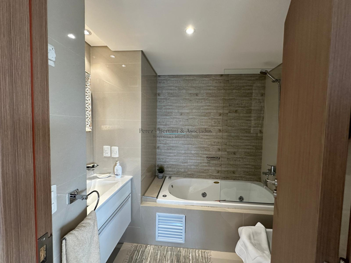 Apartamento ID.917 - Venta y Alquiler temporario hermoso apartamento a 50 mas de playa Brava