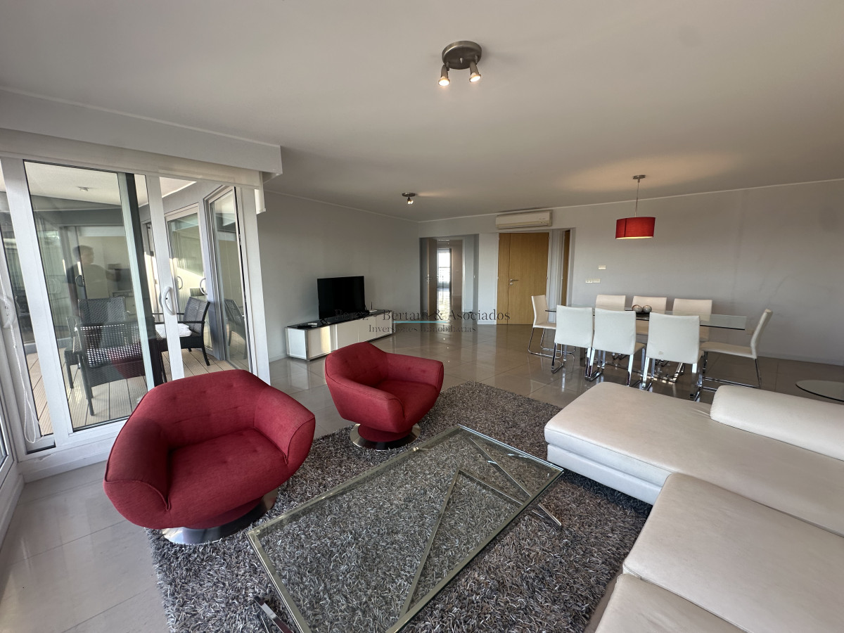 Apartamento ID.1386 - Venta y Alquiler Temporario de apartamento en la mejor ubicación en Punta del Este