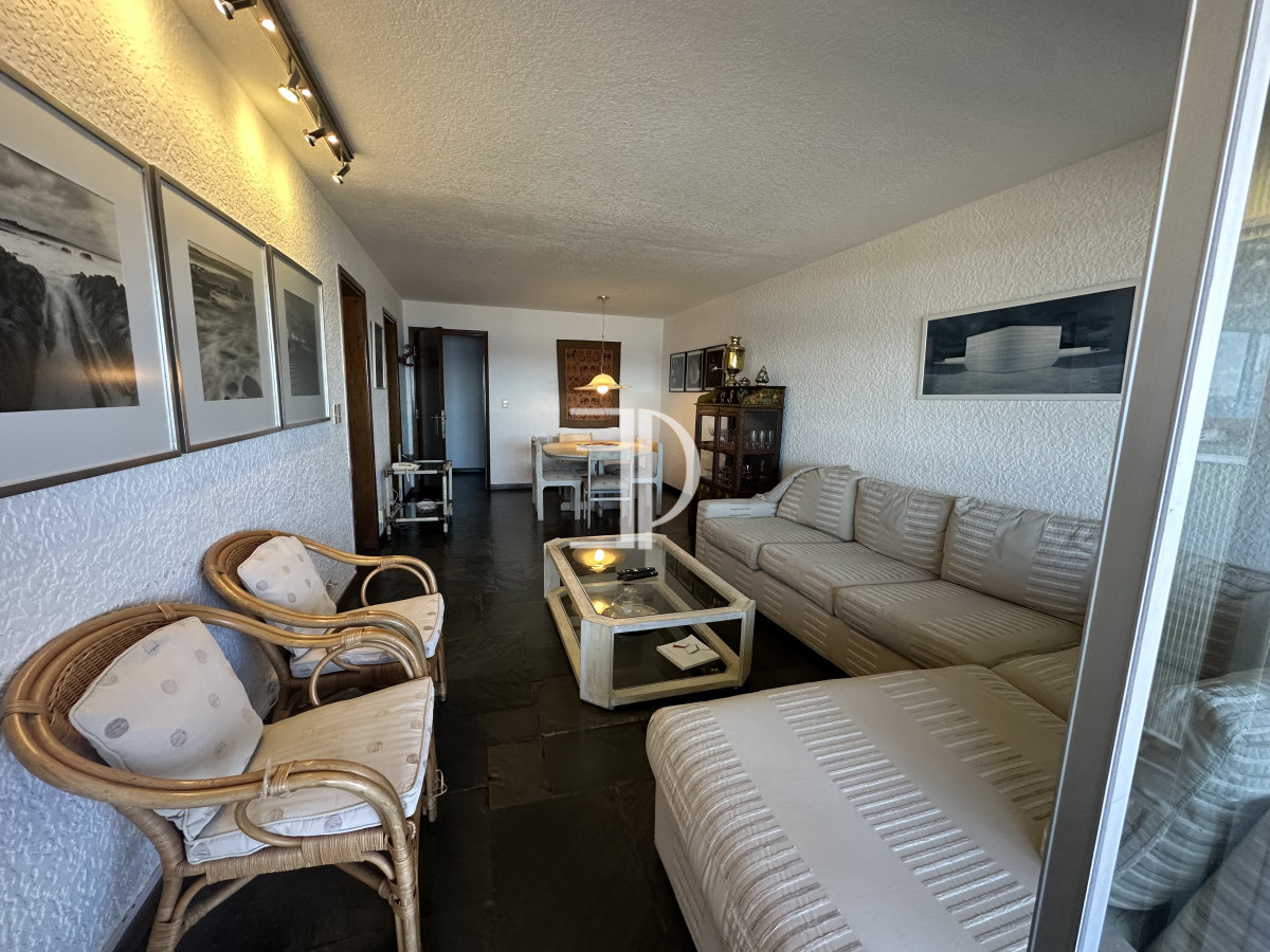 Apartamento ID.1264 - Venta de apartamento en primera linea dos dormitorios y dos baños en torre de categoría con la mejor vista.