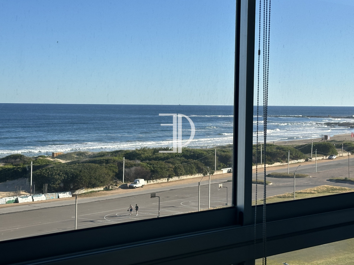 Apartamento ID.1264 - Venta de apartamento en primera linea dos dormitorios y dos baños en torre de categoría con la mejor vista.