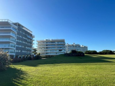 Venta y Alquiler Apartamento 3 dormitorios Torre con amenities Playa Brava