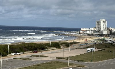 Venta de apartamento en primera linea dos dormitorios y dos baños en torre de categoría con la mejor vista.
