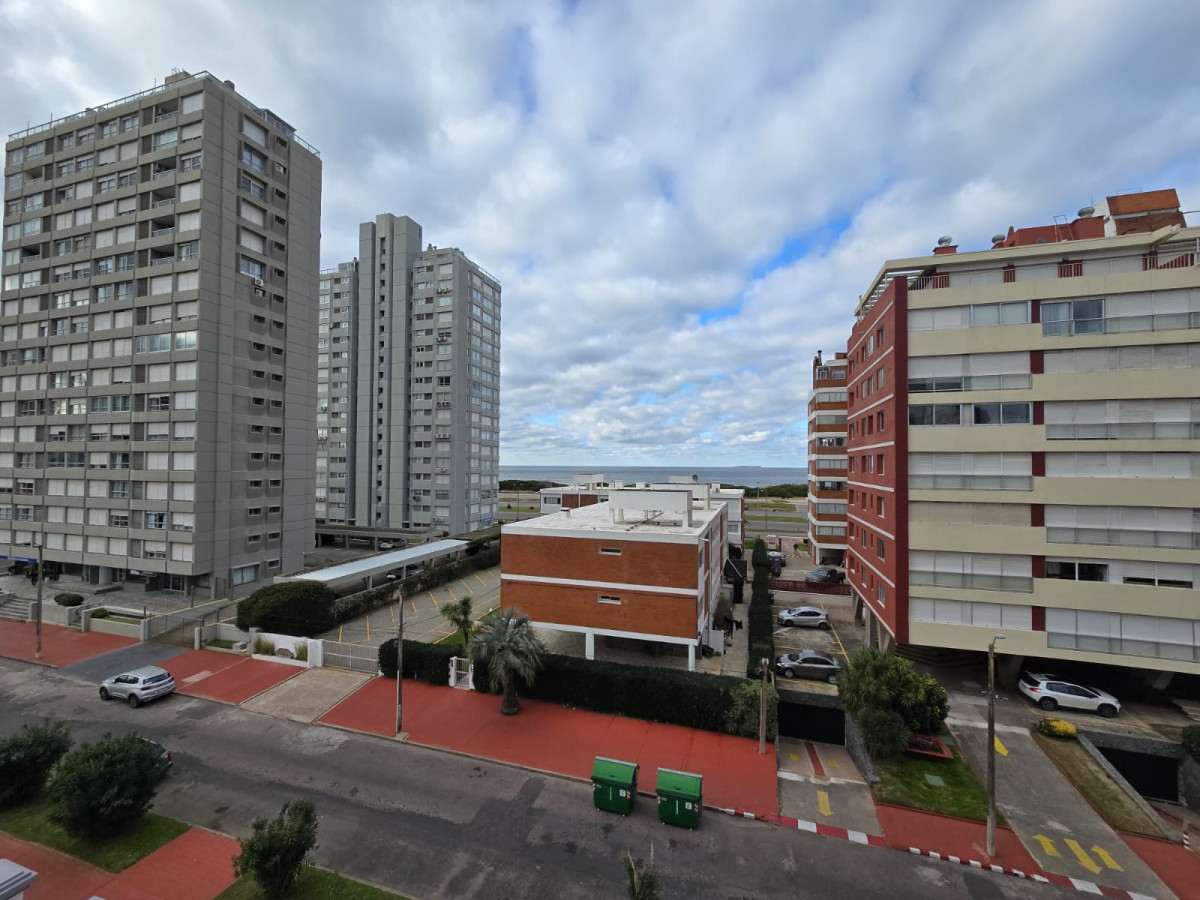 VENTA Y ALQUILER TEMPORAL DE APARTAMENTO DOS DORMITORIOS Y DOS BAÑOS